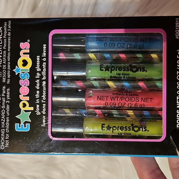 Blacklight Makeup Bundle - Picture 3 of 5